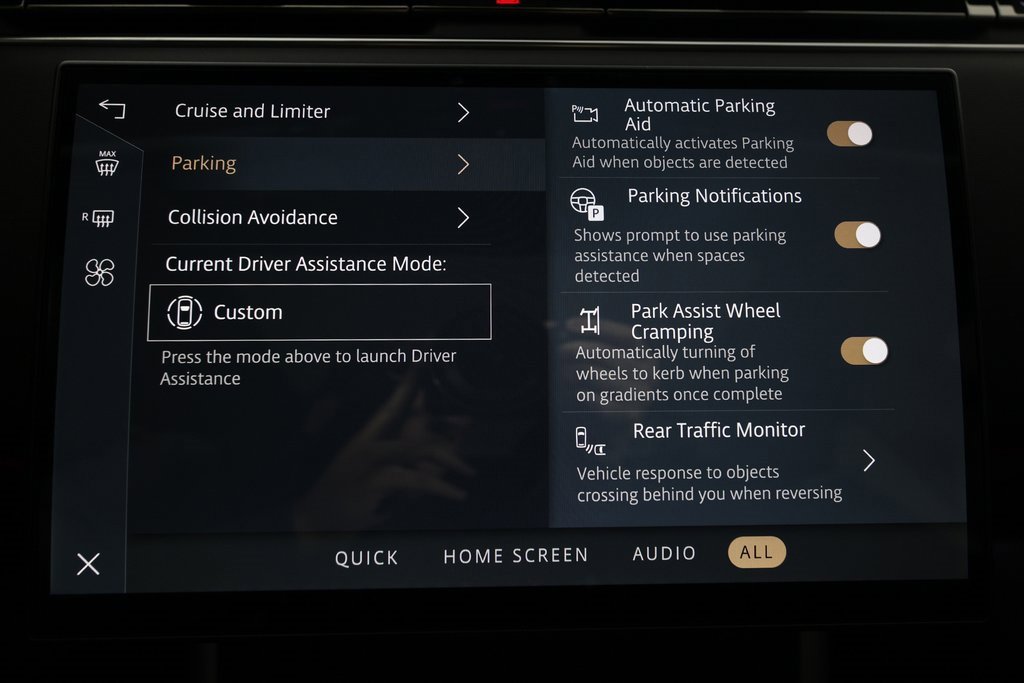 Used 2025 Land Rover Range Rover SE image 34