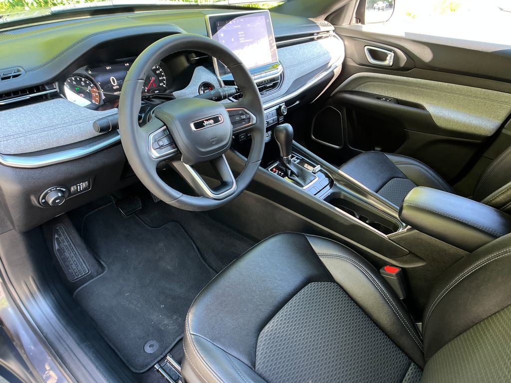 Used 2024 Jeep Compass Latitude image 10