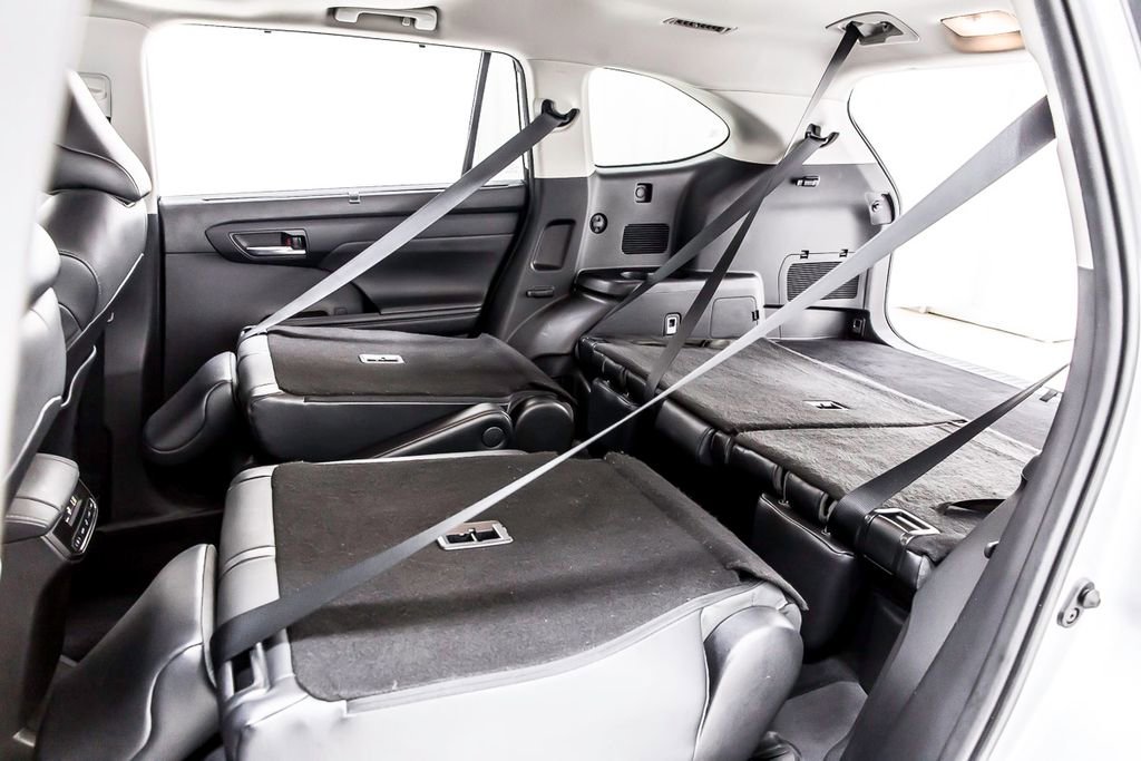 Used 2021 Toyota Highlander XLE image 36