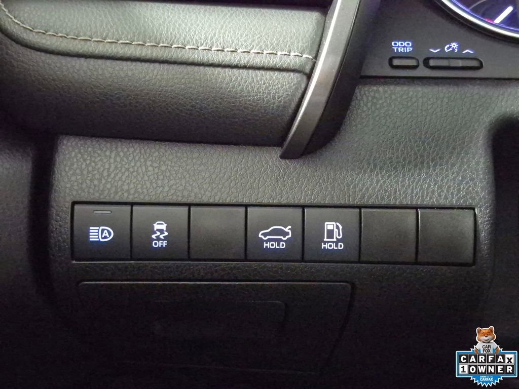 Used 2019 Toyota Camry SE FWD image 16