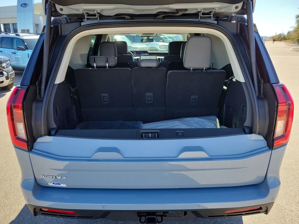 New 2026 Ford Expedition Active image 8