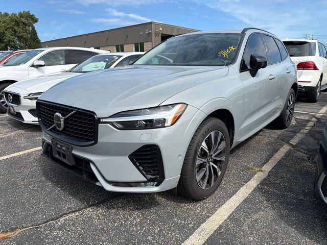 Used 2024 Volvo XC60 B5 Plus w/ Climate Package AWD/4WD image 3