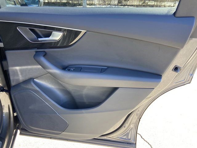 Used 2025 Audi Q7 3.0T Premium image 29