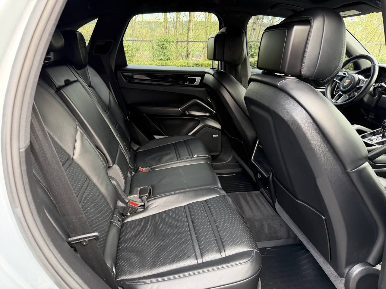 Used 2019 Porsche Cayenne S w/ Premium Package AWD/4WD image 30