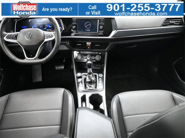 Used 2024 Volkswagen Jetta SE w/ Panoramic Sunroof Package image 9