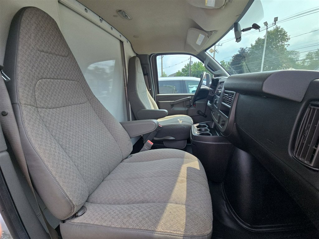 Used 2018 Chevrolet Express 3500 w/ Driver Convenience Package image 23