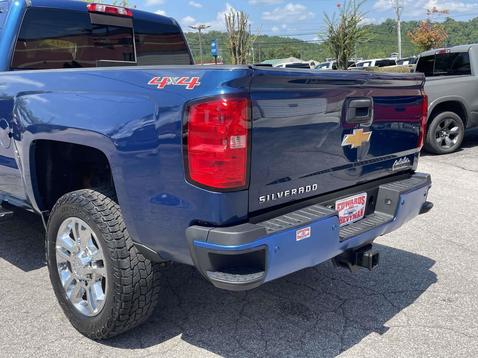 Used 2015 Chevrolet Silverado 2500 High Country w/ Duramax Plus Package AWD/4WD image 30