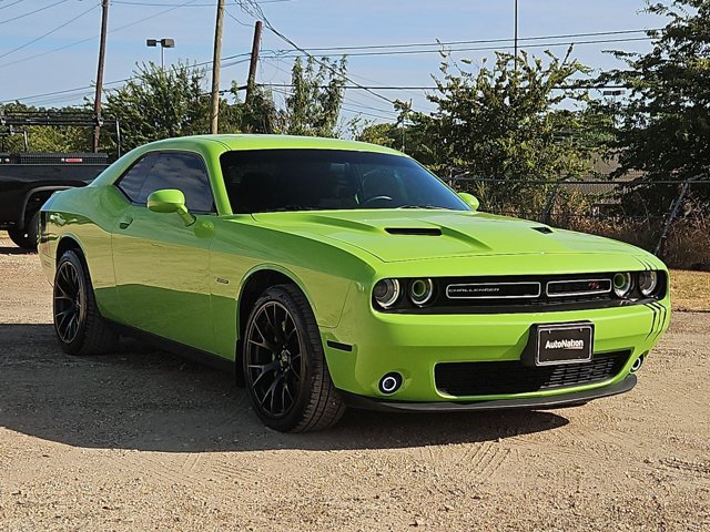 Used 2015 Dodge Challenger R/T w/ Quick Order Package 28B R/T RWD image 3