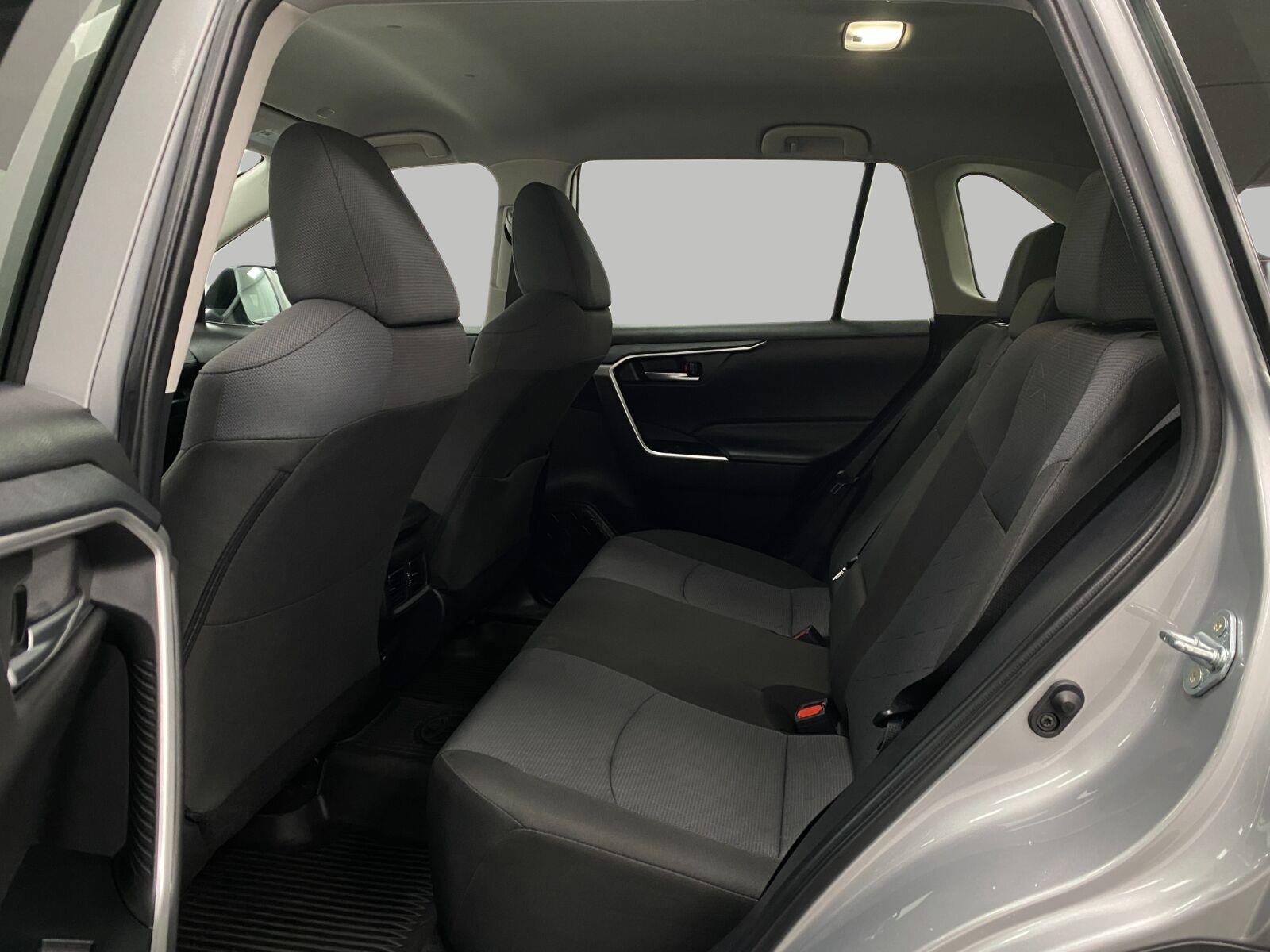 Used 2025 Toyota RAV4 XLE AWD/4WD image 26