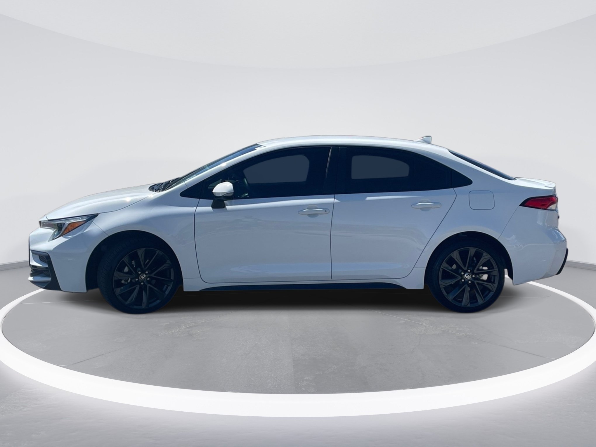 Used 2026 Toyota Corolla SE FWD image 4
