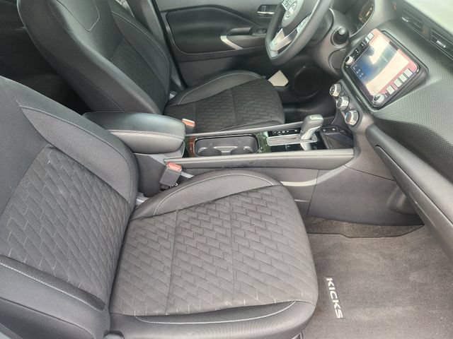 Used 2023 Nissan Kicks SV w/ Interior Electronics Package FWD image 13