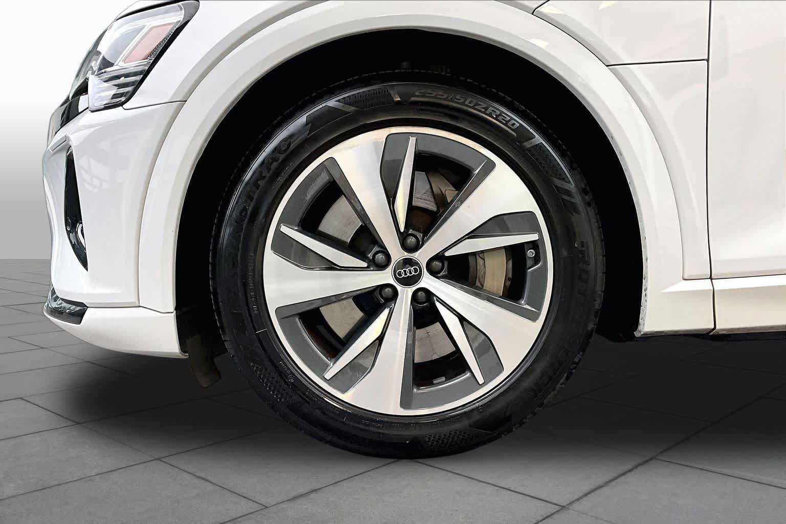 Used 2024 Audi Q8 e-tron Premium AWD/4WD image 9