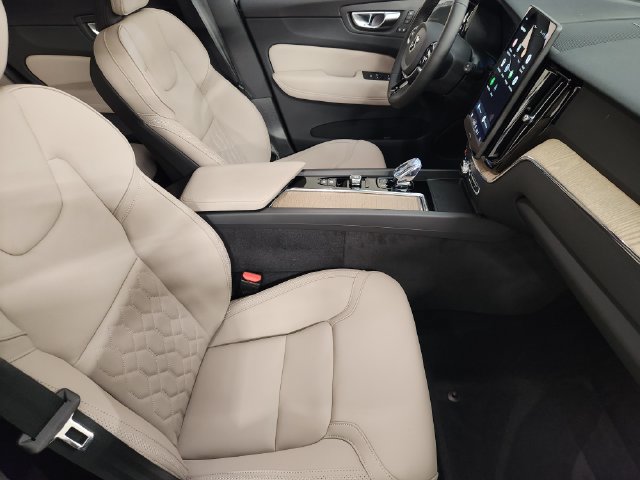 New 2027 Volvo XC60 T8 Plus AWD/4WD image 3