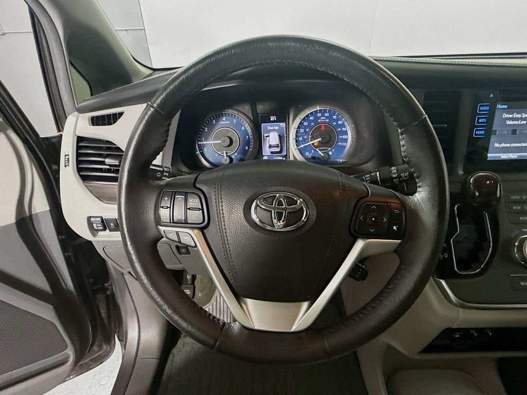Used 2017 Toyota Sienna XLE w/ XLE Navigation Package FWD image 12