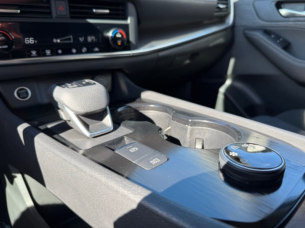 Certified 2023 Nissan Rogue SV image 25