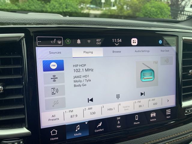 Used 2023 Chrysler Pacifica Pinnacle FWD image 24