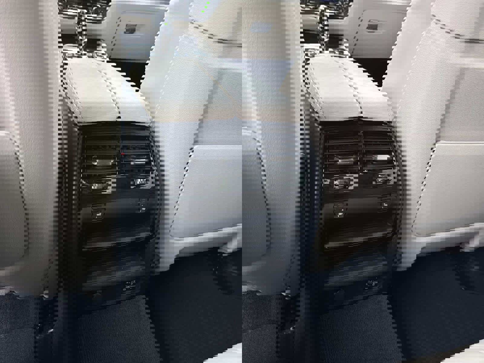 Used 2021 BMW M550i xDrive w/ Executive Package image 17