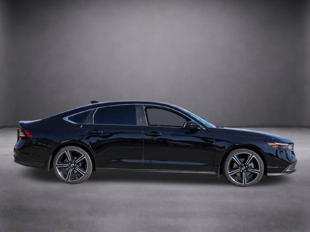 Used 2025 Honda Accord Sport image 3