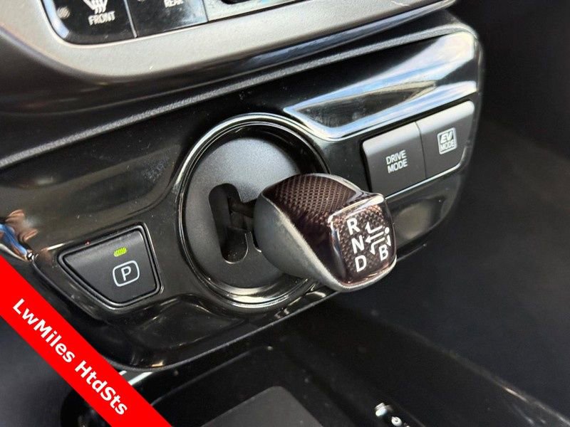 Used 2021 Toyota Prius XLE FWD image 26