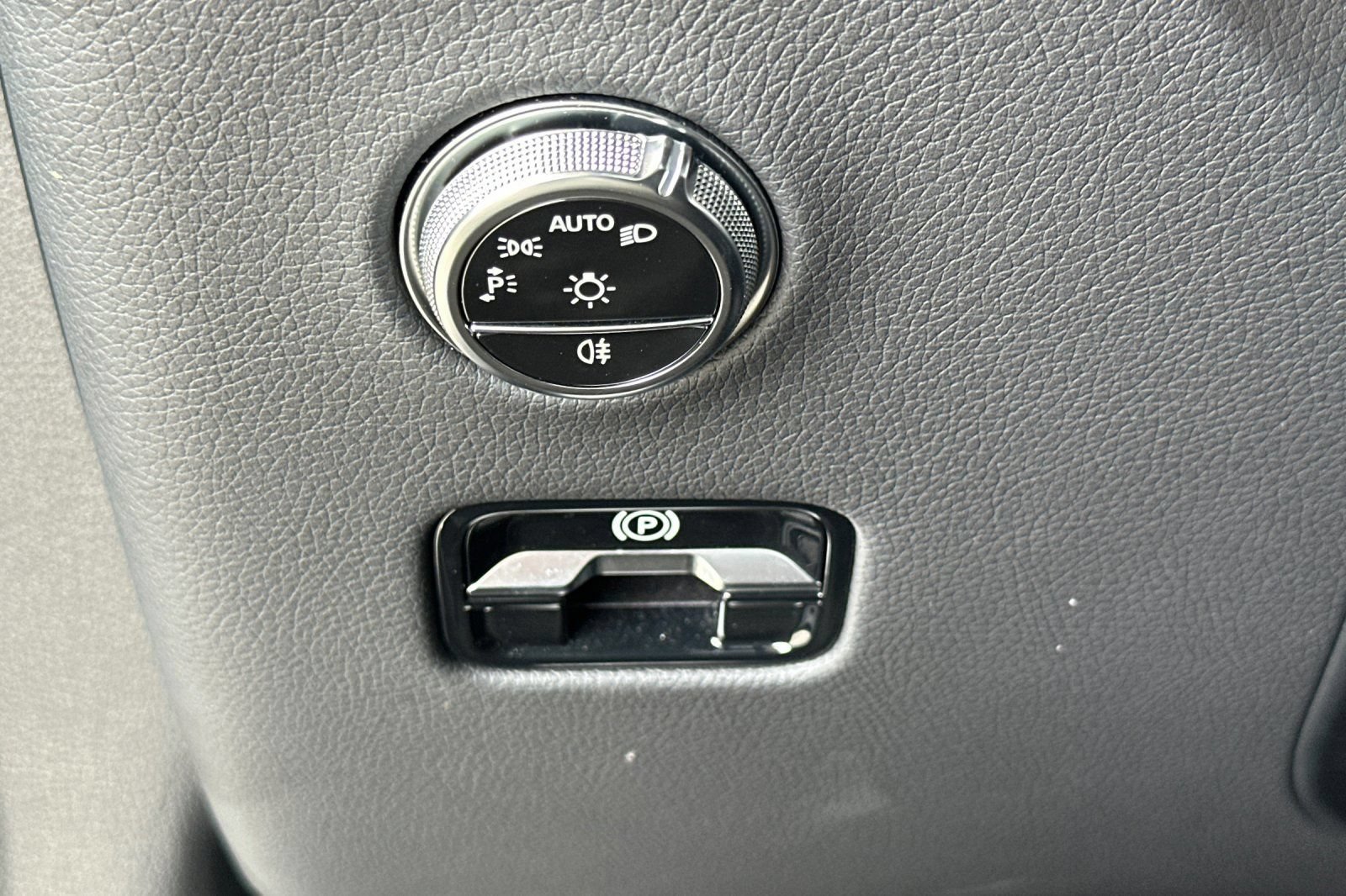 Certified 2023 Mercedes-Benz GLC 300 4MATIC image 41