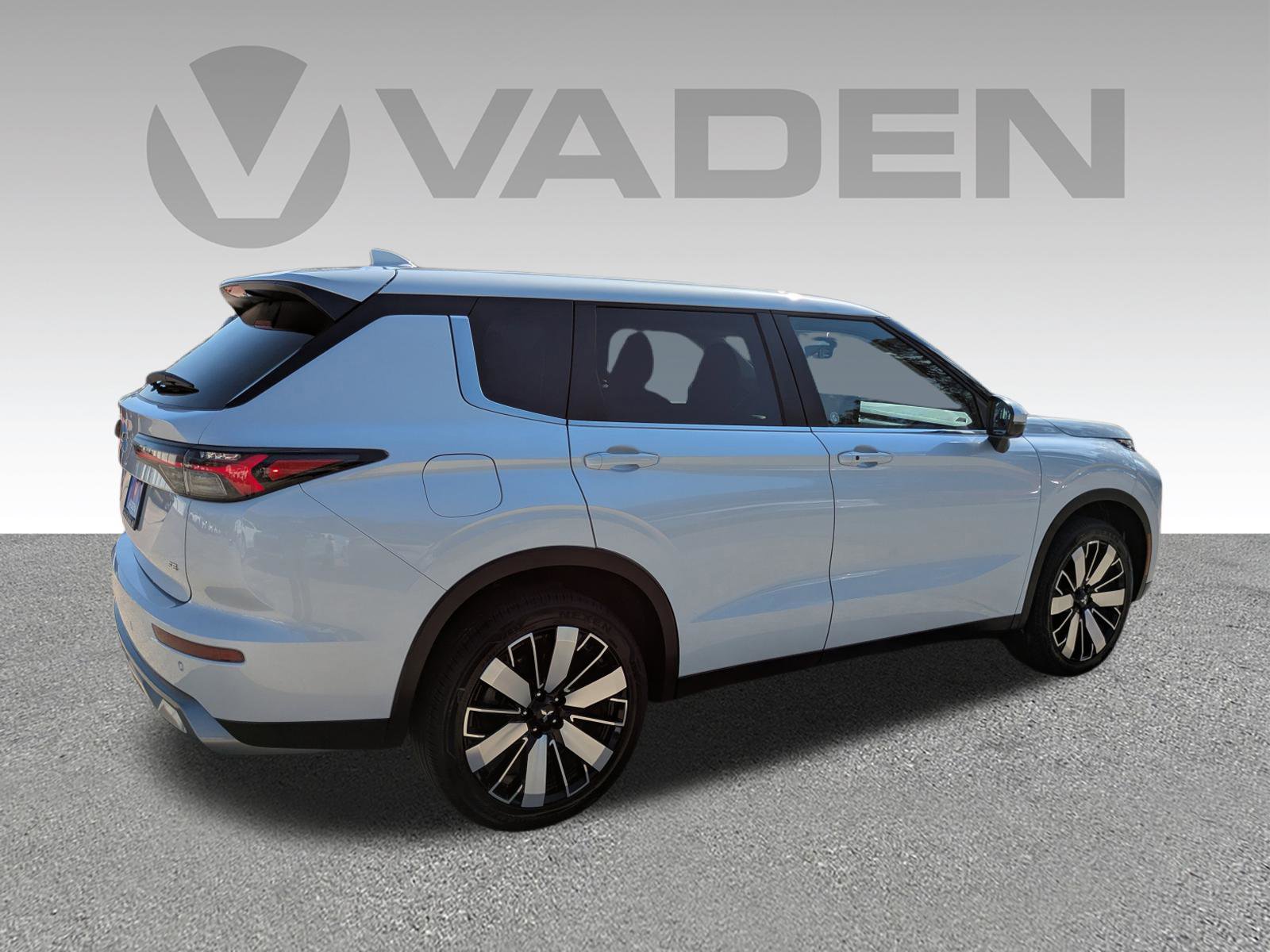 Used 2025 Mitsubishi Outlander SE image 27