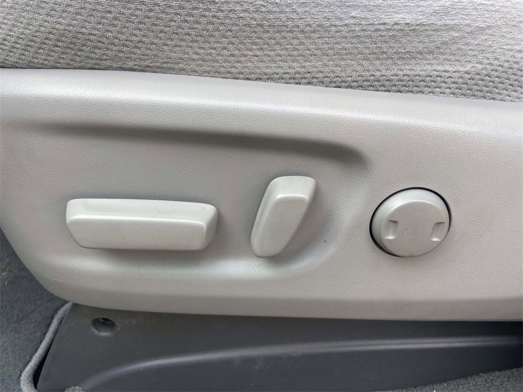 Used 2018 Toyota Sienna LE image 17