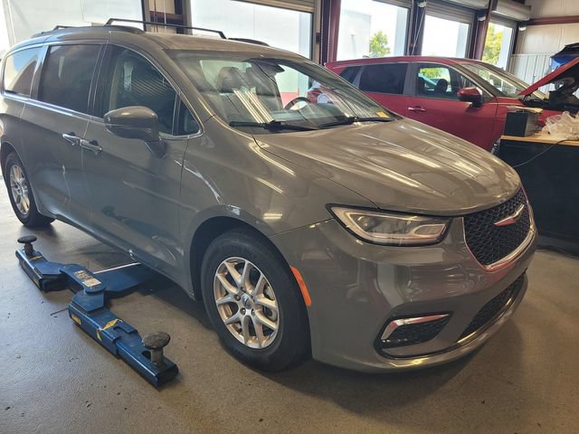 Used 2022 Chrysler Pacifica Touring-L FWD image 1