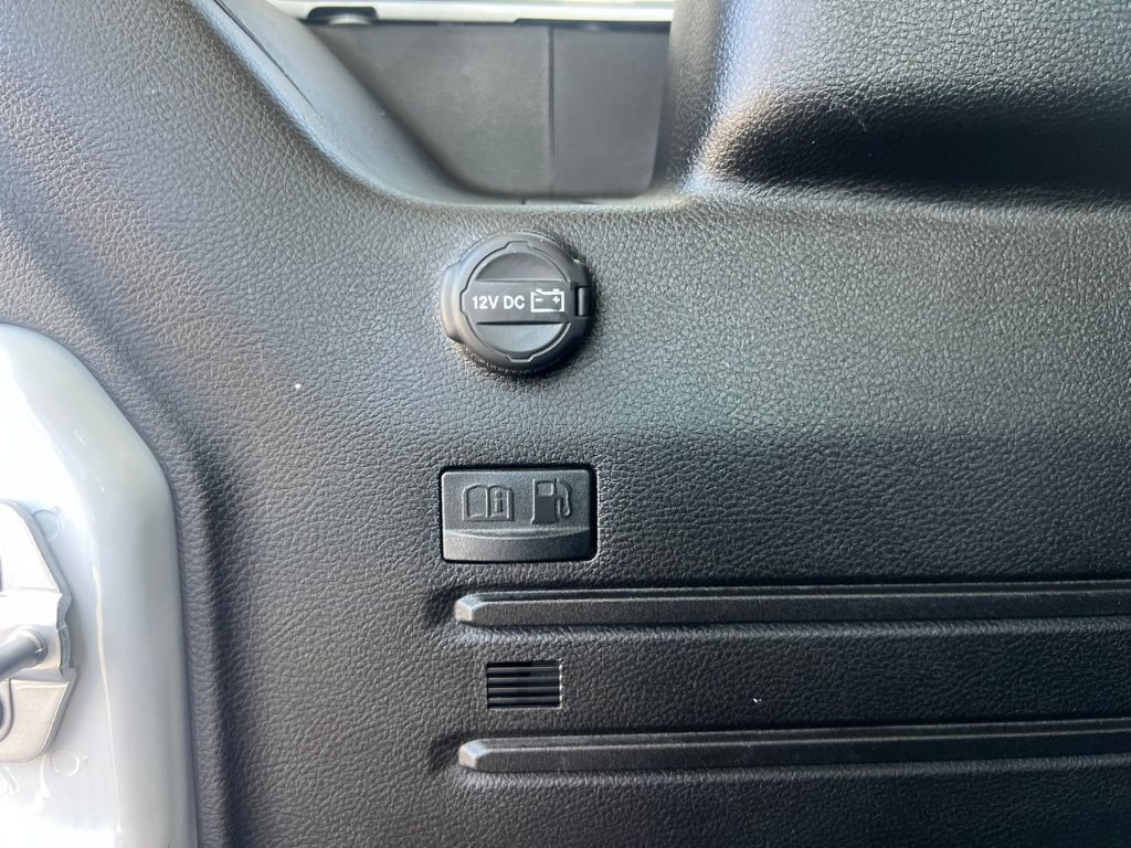 Used 2025 Jeep Wrangler Unlimited Sahara AWD/4WD image 37