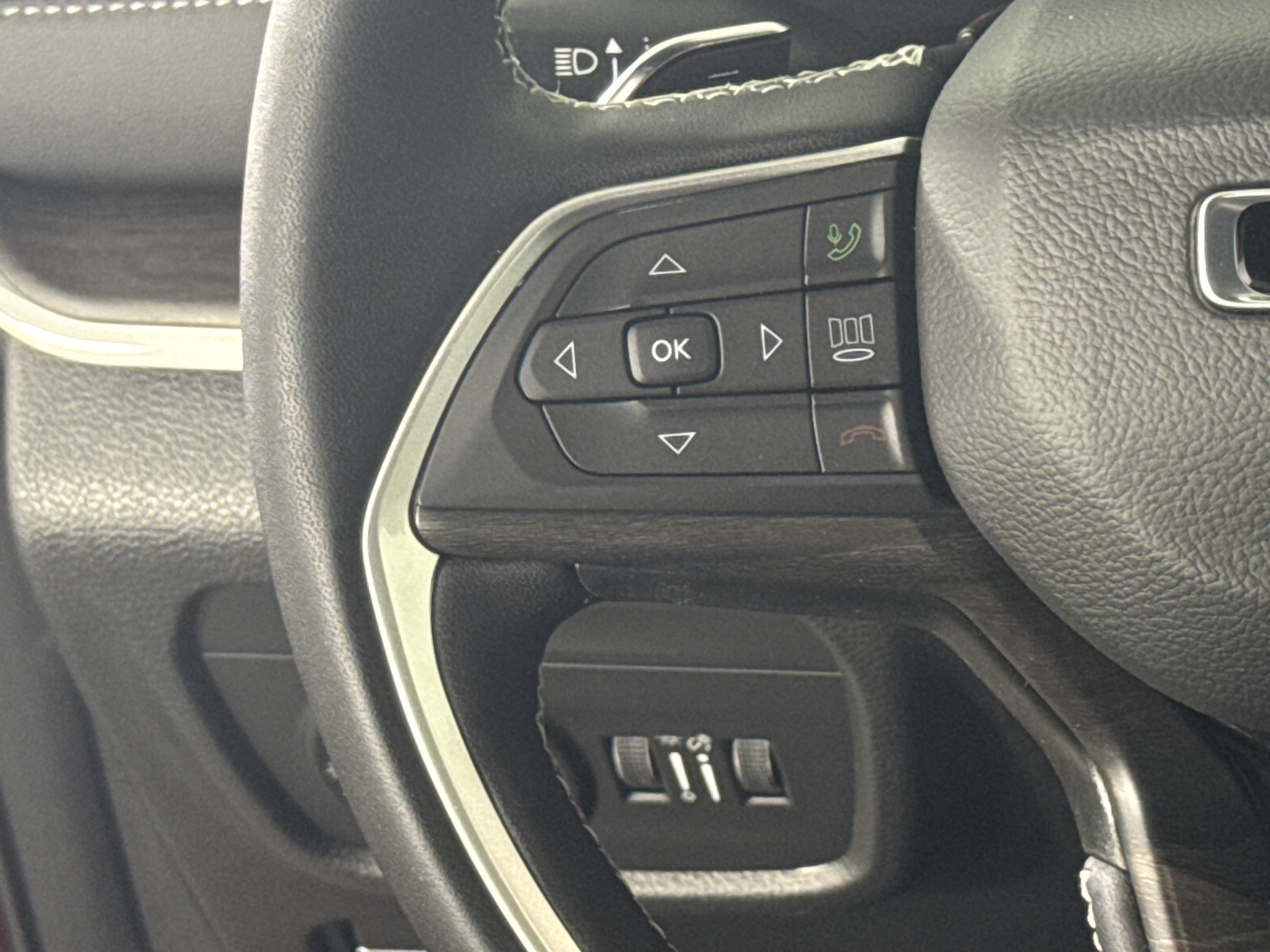 New 2025 Jeep Grand Cherokee Limited AWD/4WD image 17
