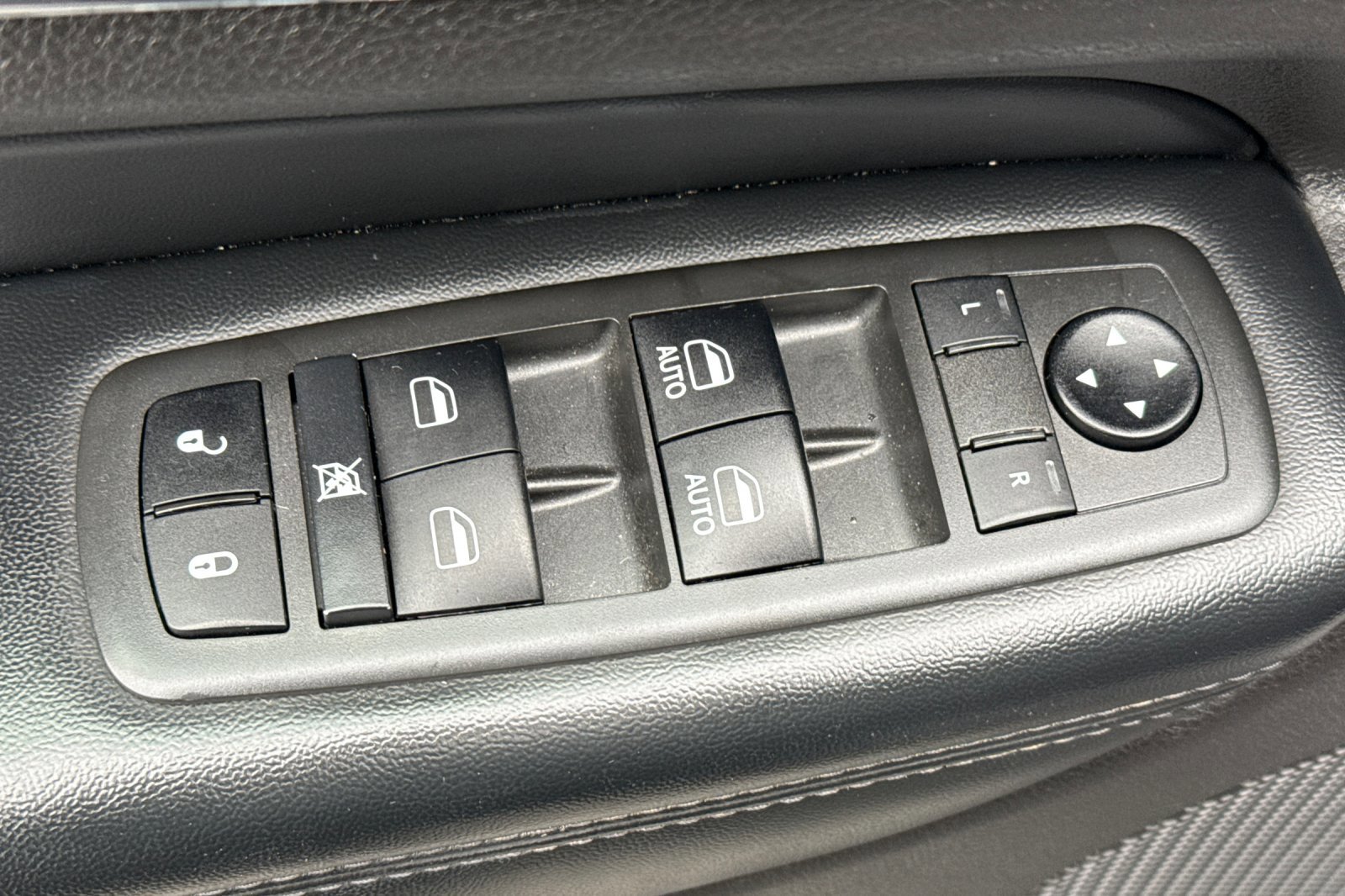 Used 2021 Jeep Grand Cherokee Limited w/ Trailer Tow Group IV image 13