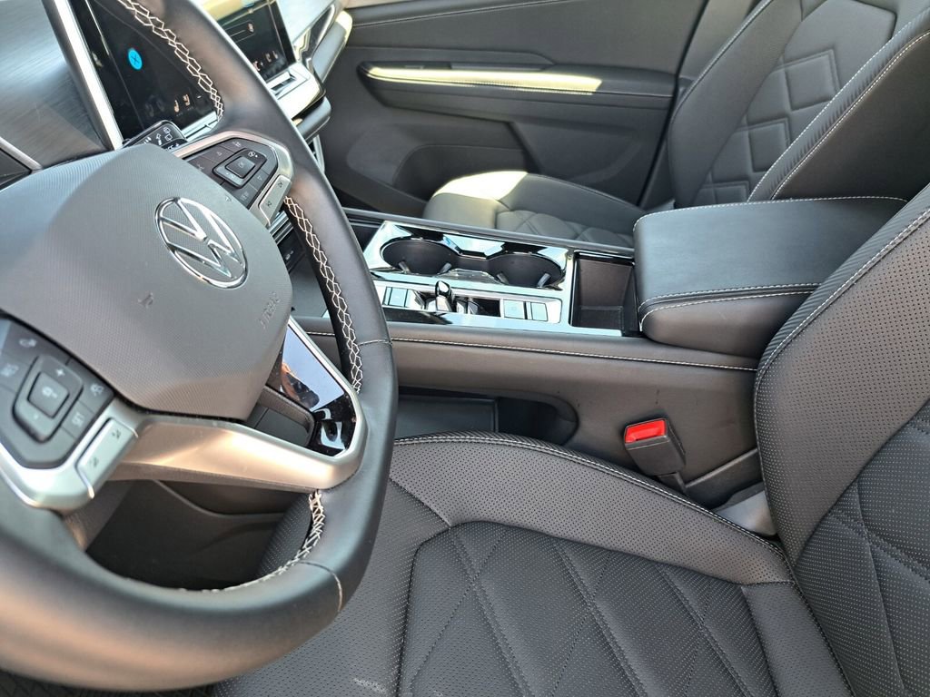 Used 2025 Volkswagen Atlas Cross Sport SE image 18