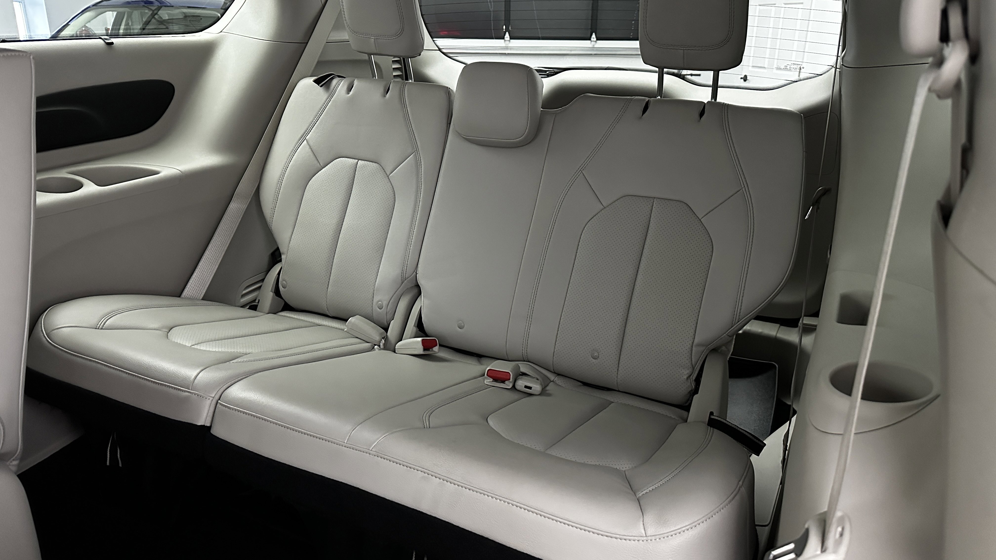 Used 2018 Chrysler Pacifica Touring-L image 29