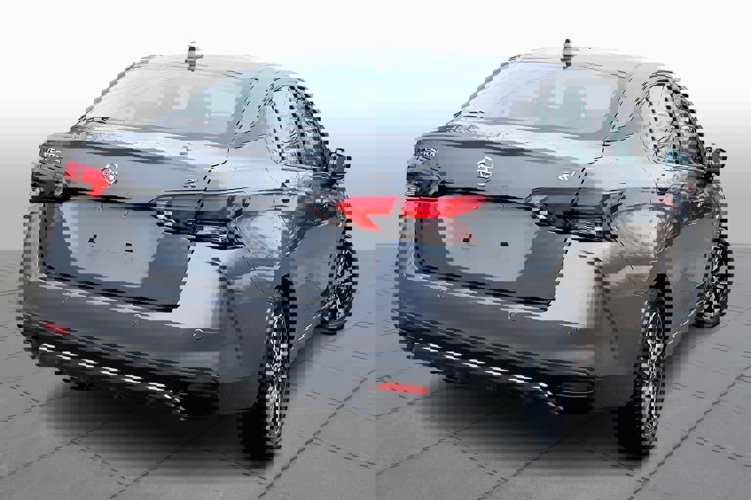 Used 2021 Nissan Versa SV image 12