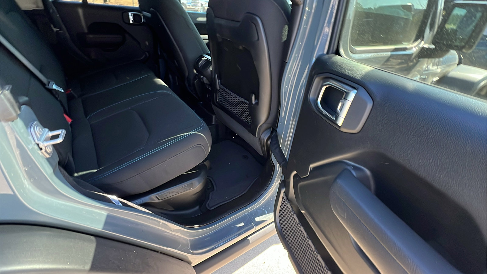 Used 2025 Jeep Wrangler Unlimited Rubicon 4xe w/ Convenience Group image 21