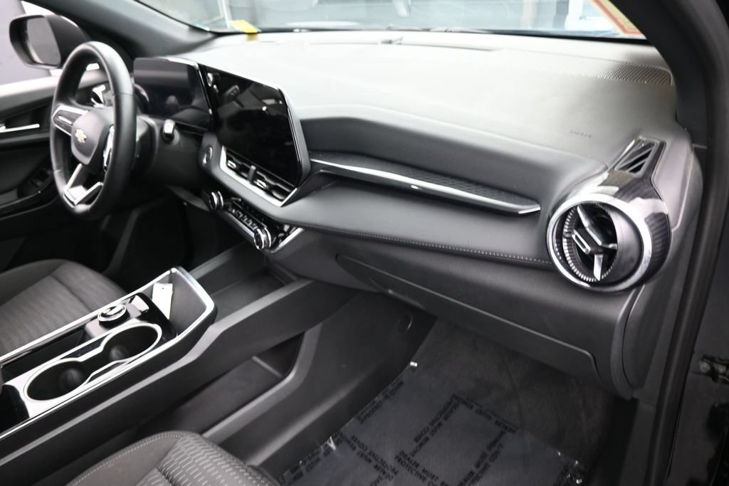 Used 2026 Chevrolet Equinox LT FWD image 40