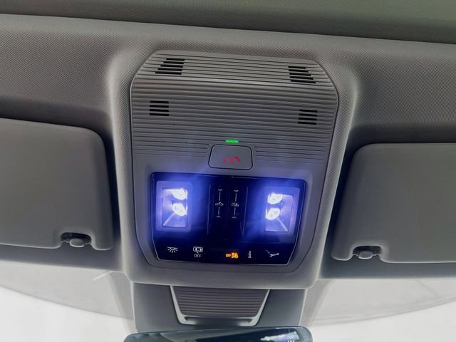 Used 2025 Volkswagen Tiguan SE FWD image 20