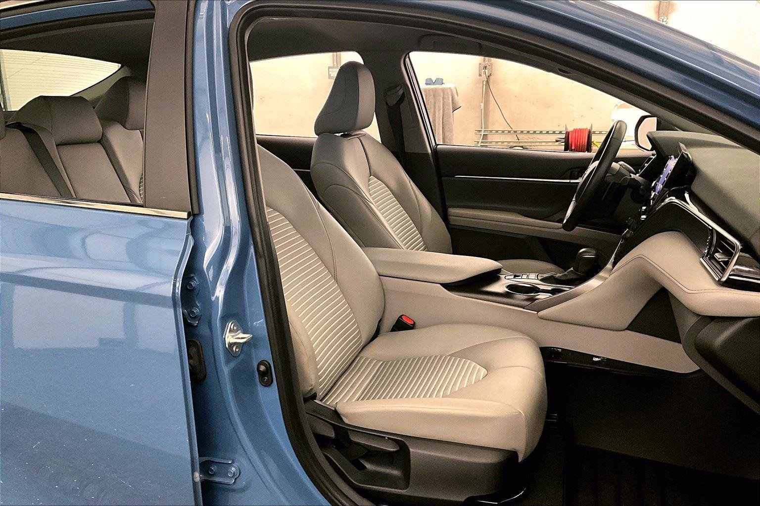 Used 2023 Toyota Camry SE image 7