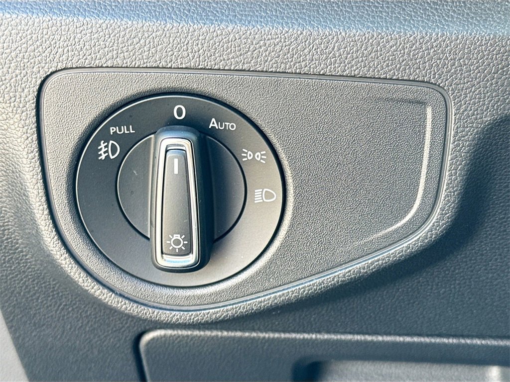 Used 2018 Volkswagen Atlas SEL Premium image 11