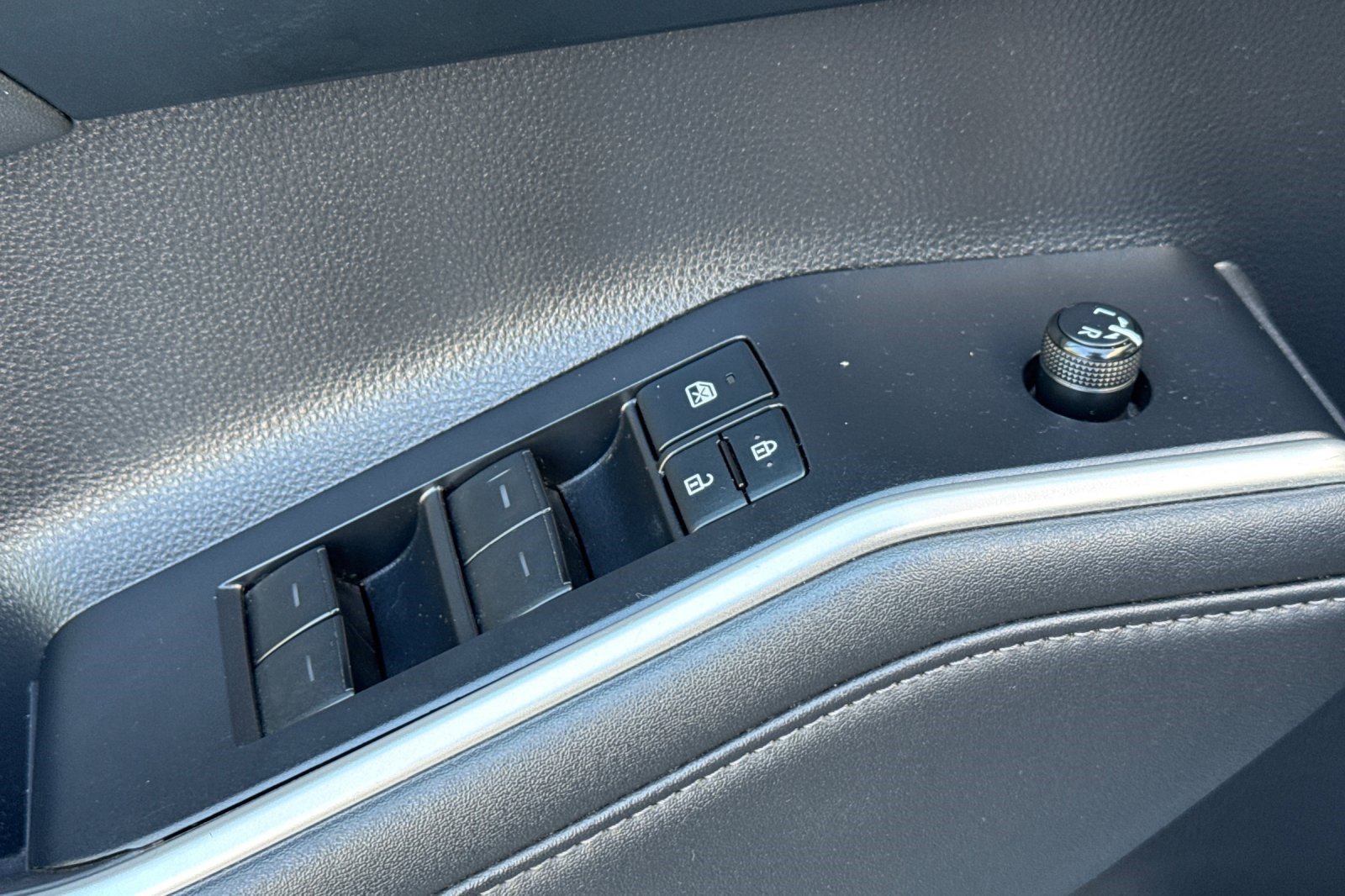 Used 2022 Toyota Highlander XLE FWD image 13