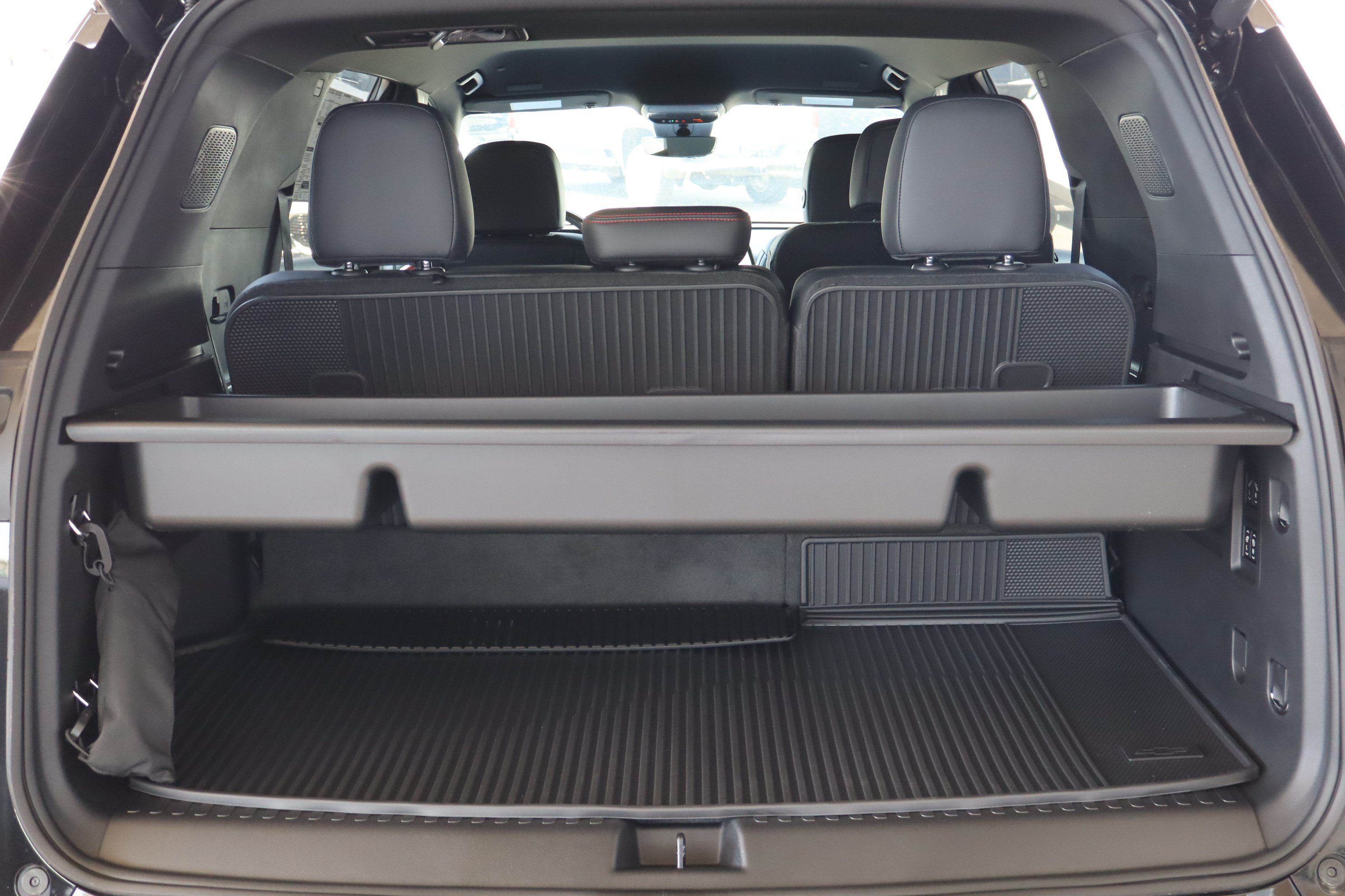 New 2026 Chevrolet Traverse RS w/ LPO, Floor Liner Package FWD image 23