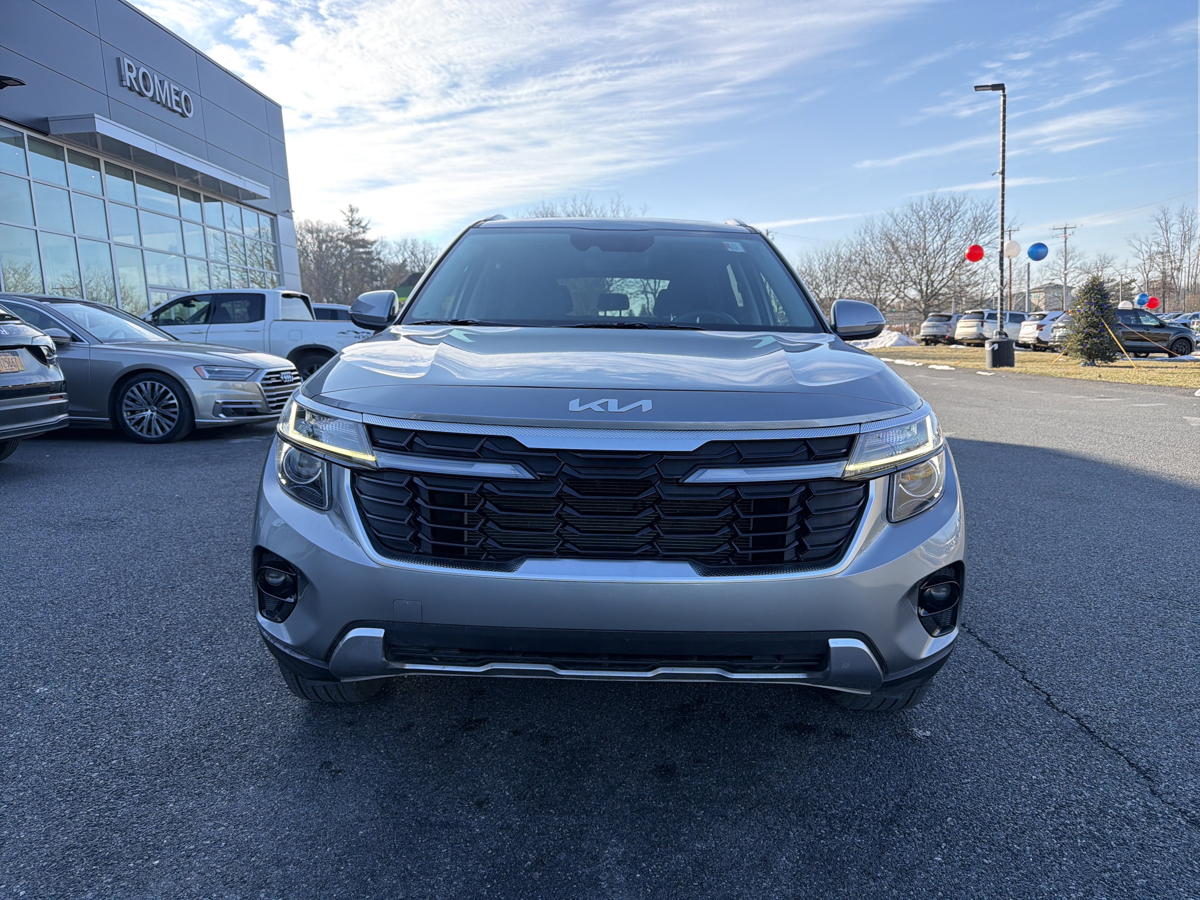 Used 2024 Kia Seltos EX image 2