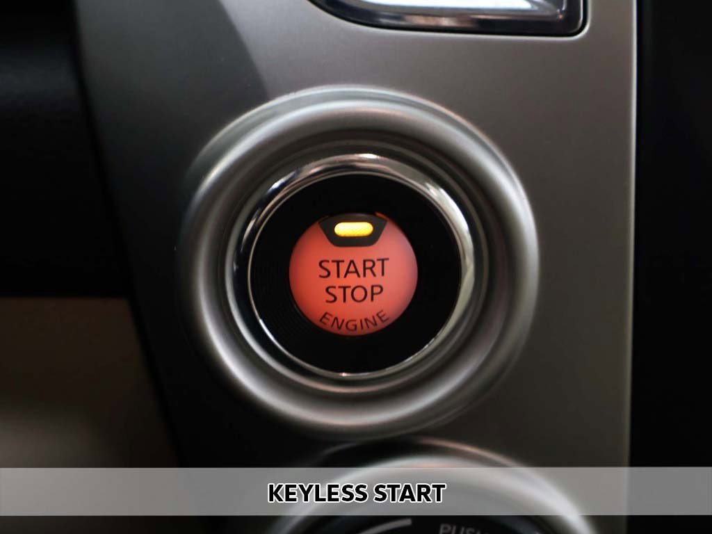 Used 2017 Nissan Titan SV image 3