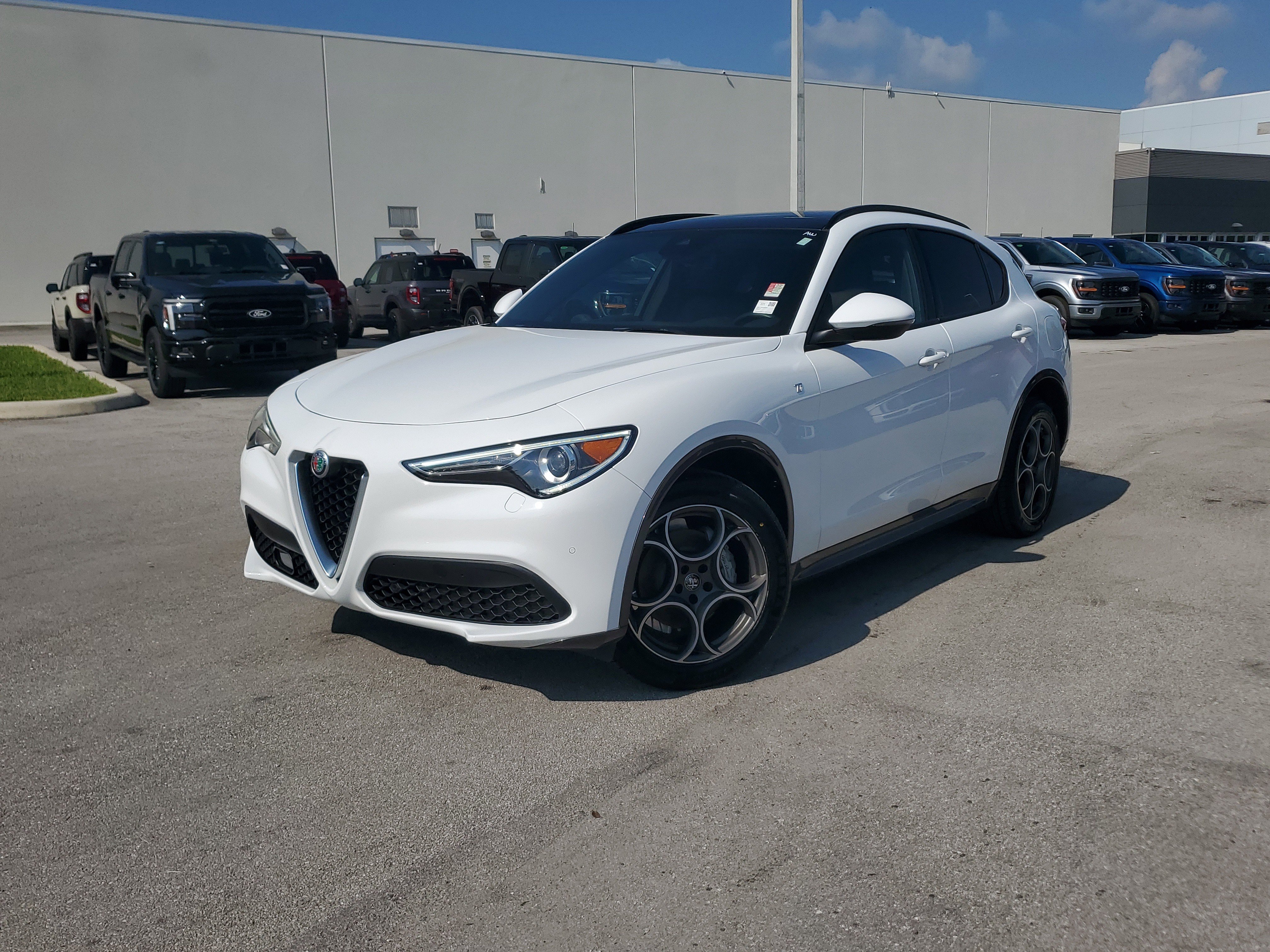 Used 2022 Alfa Romeo Stelvio Ti w/ Active Assist Plus Package image 34
