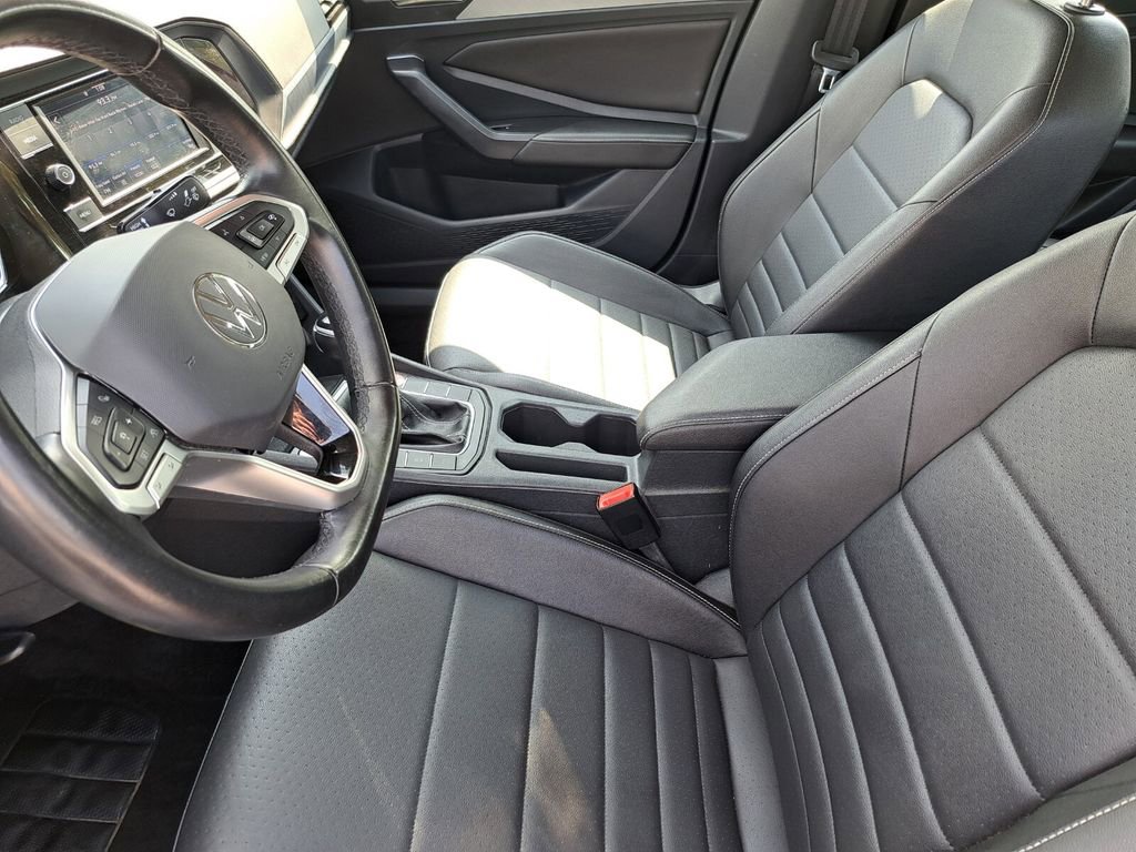 Used 2024 Volkswagen Jetta SE image 17