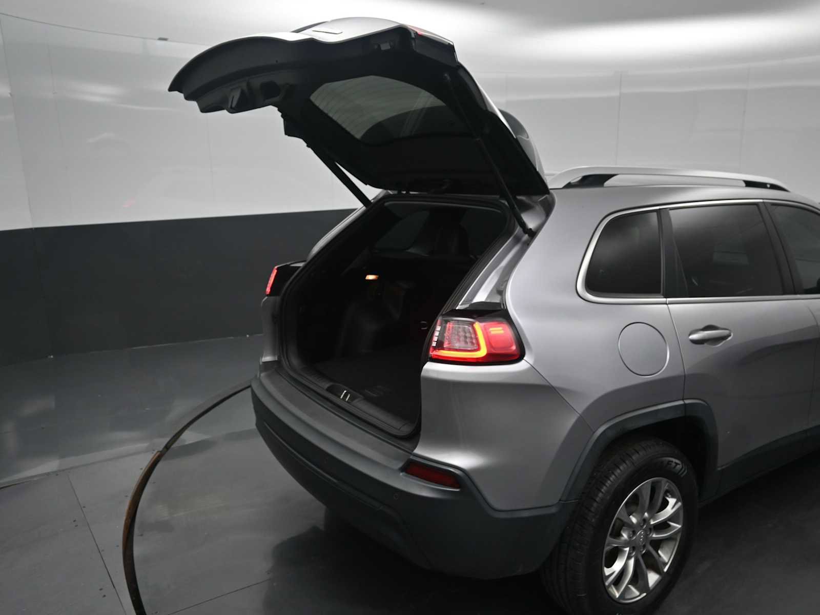 Used 2019 Jeep Cherokee Latitude Plus w/ Comfort/Convenience Group image 13