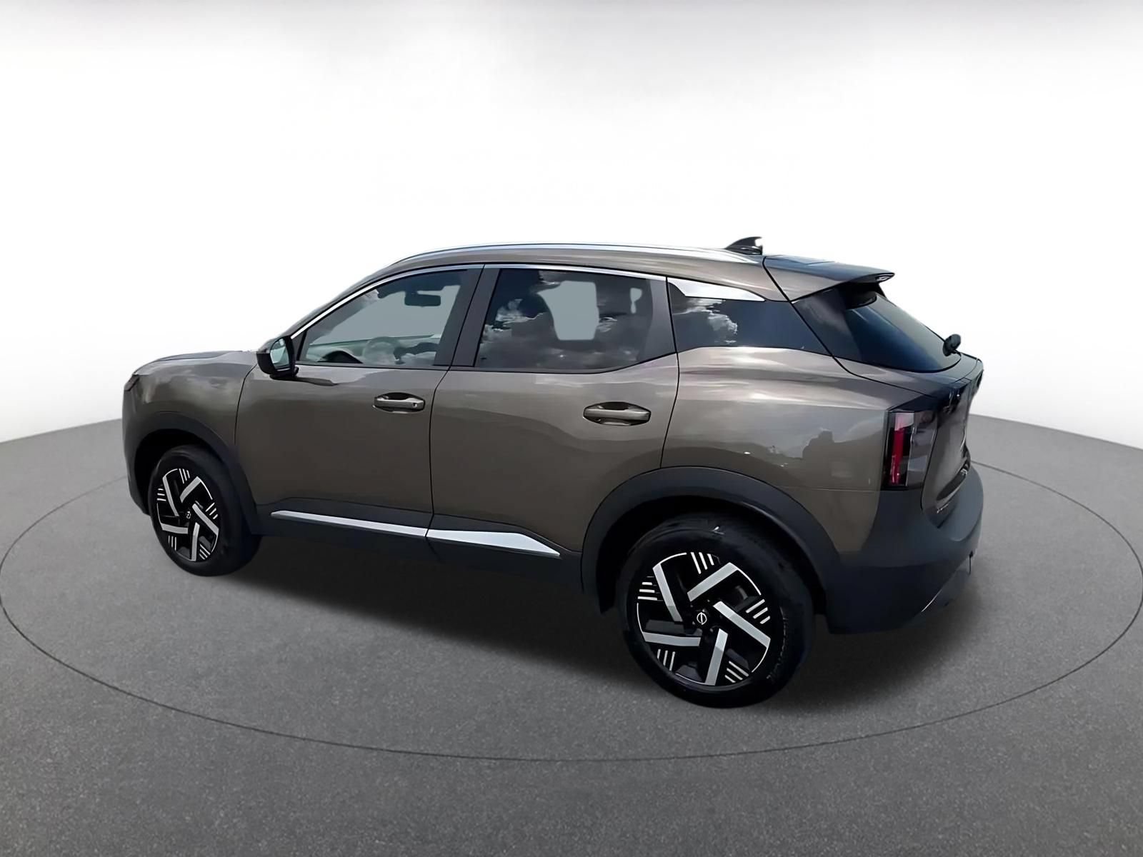 Used 2026 Nissan Kicks SV w/ Cold Weather Package FWD image 10