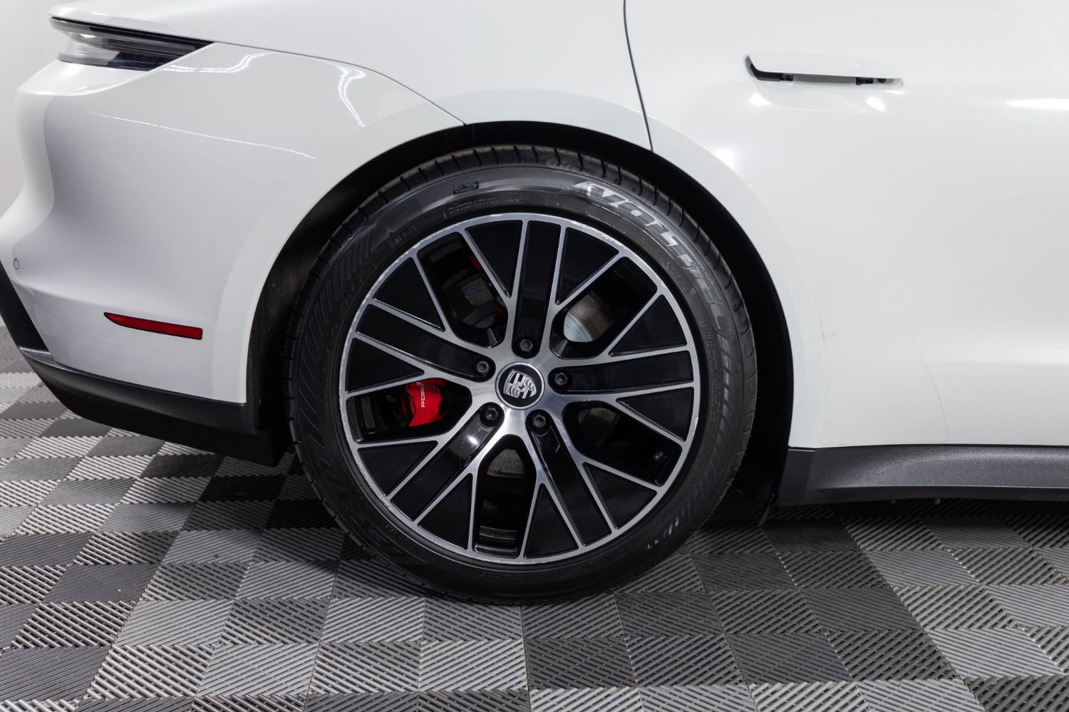 Used 2021 Porsche Taycan 4S image 45