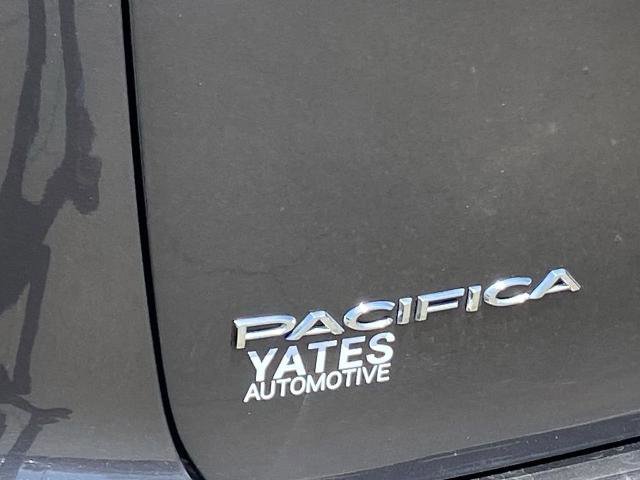 Used 2023 Chrysler Pacifica Touring-L FWD image 27