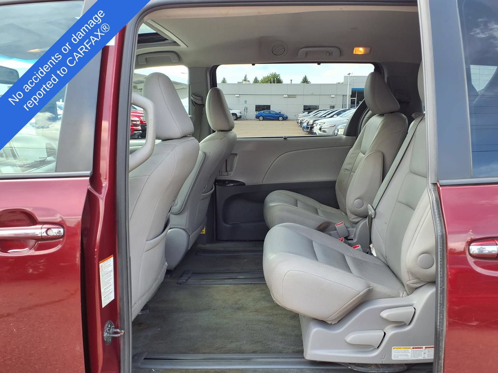 Used 2015 Toyota Sienna XLE FWD image 10