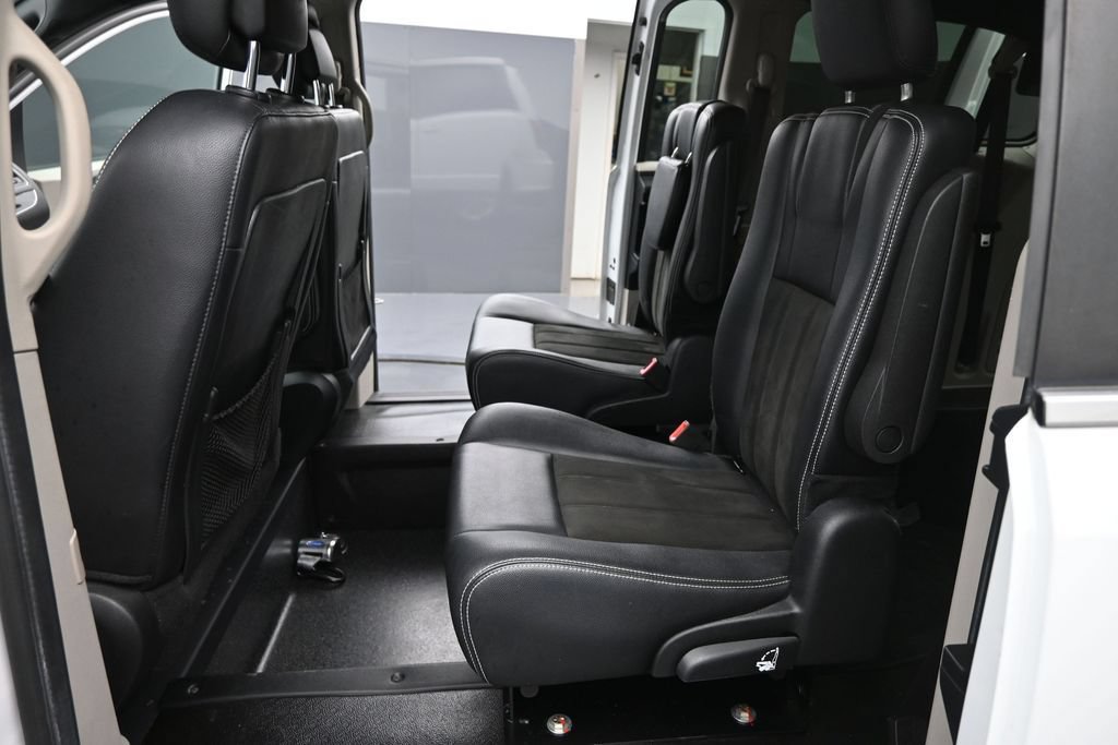 Used 2019 Dodge Grand Caravan SXT FWD image 15